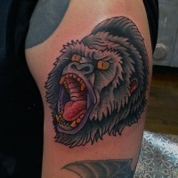 furioso vecchia scuola testa gorilla tatuaggio su braccio