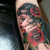 Great old school muerte girl tattoo for guys on forearm