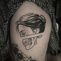 Half woman hals skull tattoo on thigh