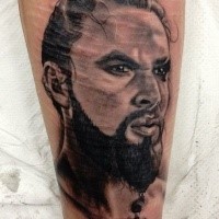 Tatuaggio di Khal Drogo sulla gamba