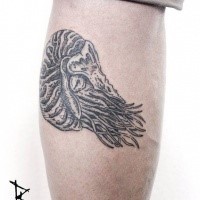 Tinta de estilo negro tatuaje de la pierna de tinta de concha de nautilus