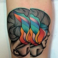 Estilo de línea coloreado por Mariusz Trubisz tatuaje de cabeza de mujer con taza pequeña