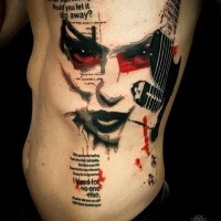 Tatuaggio laterale in stile new school colorato di donna seducente abbinato a chitarra