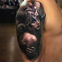 Retrato de uma menina mística tatuagem por arlo