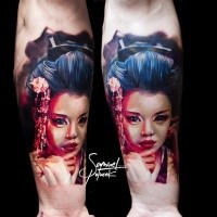 Tatuaggio realistico colorato dipinto avambraccio del ritratto di donna asiatica