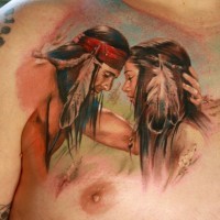 romantica coppia indiana tatuaggio colorato su petto