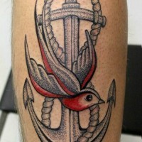 Anker mit einem Vogel und Seil Tattoo am Schienbein