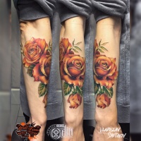 Tatuaje de rosas en el antebrazo