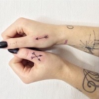 Small simple arrows tattoo on fingers