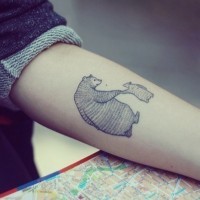 carino disegno nero e bianco animale orso con orsetto tatuaggio subraccio
