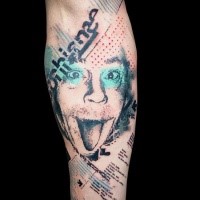 Trash polka estilo colorido antebraço tatuagem de retrato de Einstein