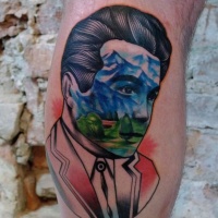 Unusuzl diseñó el tatuaje de la pierna de color del hombre estilizado con la montaña por Mariusz Trubisz