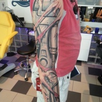 Tatuaje en el brazo completo, brazo de robot impresionante
