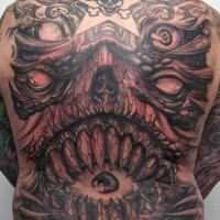 Tatuaggio enorme sulla schiena il mostro & la stella con il teschio