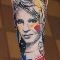 Abstrakter Stil schön aussehendes Unterarm Tattoo mit Porträt der Frau