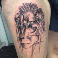 Tatuaje en el muslo,  león interesante extraño, estilo abstracto