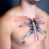 Abstrakter Stil farbiges Brust Tattoo mit großem Schmetterling