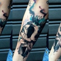 Abstrakter Stil farbiges Unterarm Tattoo mit Gesicht der Frau