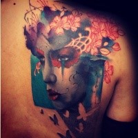 Abstrakter Stil farbiges Schulter Tattoo Porträt der Frau mit Blumen