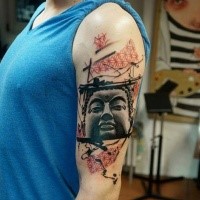 Abstrakter Stil farbiges Schulter Tattoo mit der Buddhas Statue