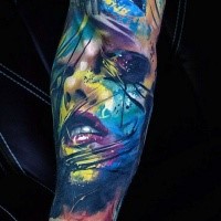 Abstrakter Stil farbiges Ärmel Tattoo mit Porträt der Frau