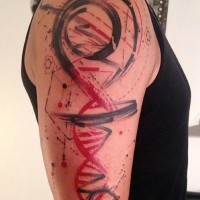 Tatuaje en el brazo, ADN rojo con abstracción sencilla