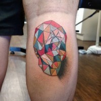 Tatuaje de piedra multicolor extraña en la pierna