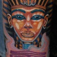 Tatuaje en el tobillo, 
estatua egipcia con ojo de Horus