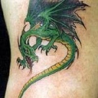 acido drago verde colorato tatuaggio