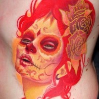adorabile ragazza santa morte rossa tatuaggio sulle costolette