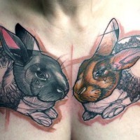 eccezionale astratto due conigli su petto di donna tatuaggio