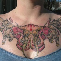 Tatuaje de elefantes bonitos en el pecho