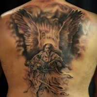 Erstaunlicher großer Engel Retter Tattoo am Rücken