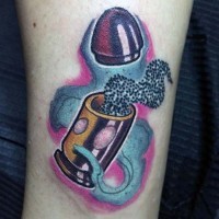 Tatuaje en la pierna, bala única de varios colores