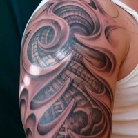 stupefacente  biomeccanica tatuaggio sulla spalla