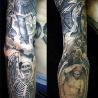 Tatuaje negro blanco en el brazo, ángeles guerreros con esqueleto de ángel