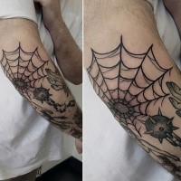 Erstaunliches schwarzes Spinnennetz Tattoo am Ellbogen im Stil der alten Schule