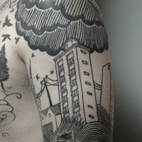 Tatuaje en el hombro, casa y inundación, líneas negras