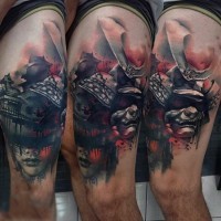 Erstaunlicher farbiger dämonischer Samuraishelm Tattoo am Oberschenkel