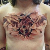 incredibile idea di cuore da sotto pelle tatuaggio su petto di uomo