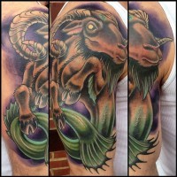 Tatuaje de capricornio extraordinario en el brazo