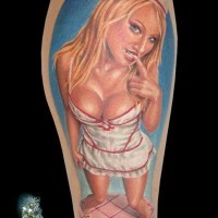eccezionale dipinto molto realistico infermiera sexy tatuaggio su gamba
