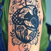 bellissimo scoiattolo modello riccioli in ghiandola grande tatuaggio per ragazza