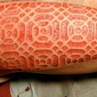 Amazing pattern forearm skin scarification