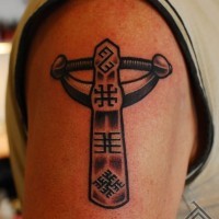 stupefacente simbolo sacro tatuaggio sulla spalla