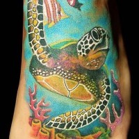 meravigliosa tartaruga colori vivaci tatuaggio sul piede