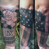 Tatuaje en el antebrazo, bandera americana con rosa y fecha