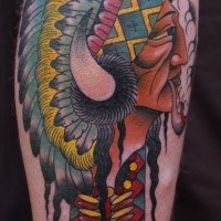 Amerikanischer traditioneller rauchender indianischer Häuptling mehrfarbiges Tattoo am Bizeps