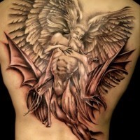 angelo e demone con amora tatuaggio pieno dischiena