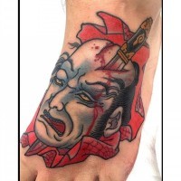 Asiatisches farbiges blutiges Fuß Tattoo mit menschlichem abgeschlagenem Kopf